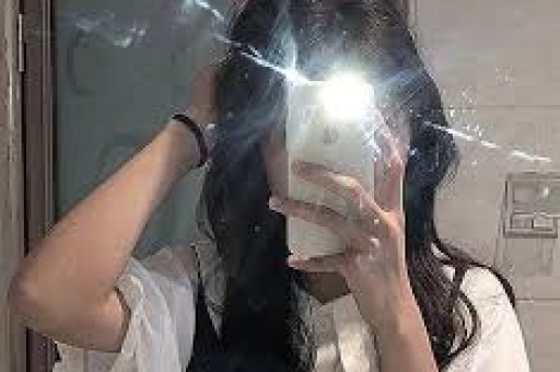 田一名与女生接吻