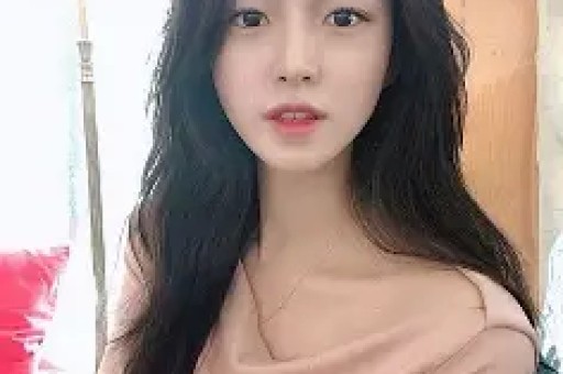 盘点2025年爆火的10位美女网红你认识几个？
