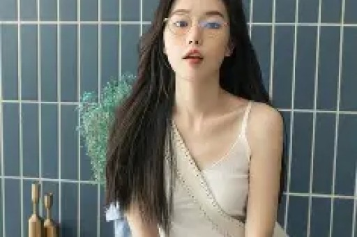 虽然阿娟父母都不在了姐姐们都各自有自己的家也经常见不到哥嫂更不用说了但在小奎家阿娟依然享受着亲情的环绕不